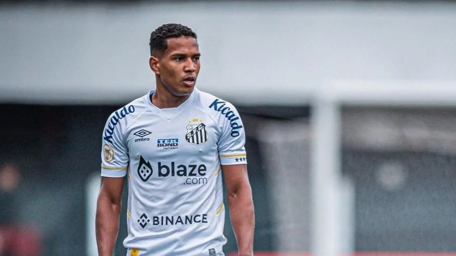 Santos acerta venda de lateral João Lucas para o Grêmio