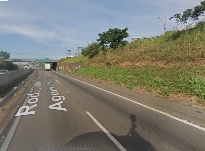 Trecho da SP-101 sentido Campinas está parcialmente bloqueado por causa das chuvas