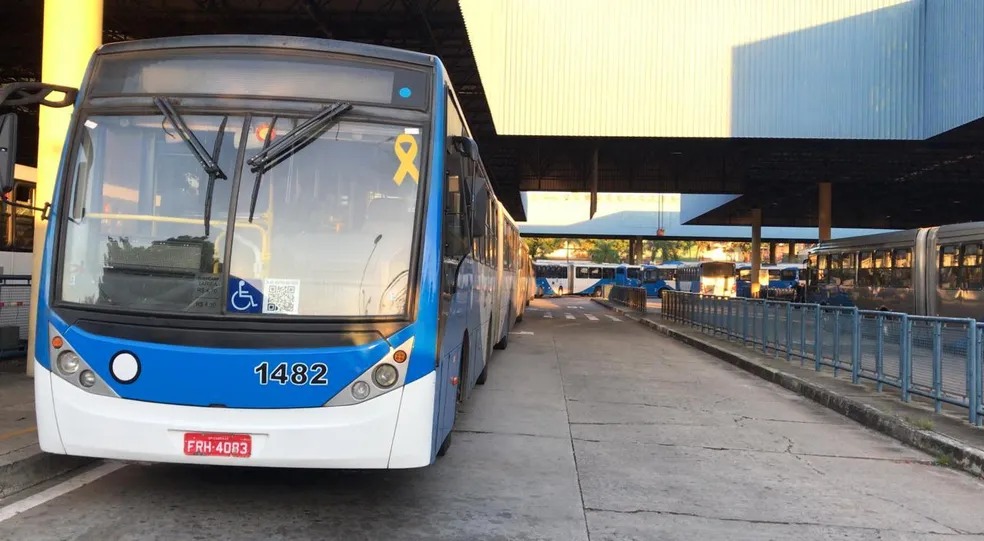 Homem passa mal e morre dentro de ônibus em Campinas 