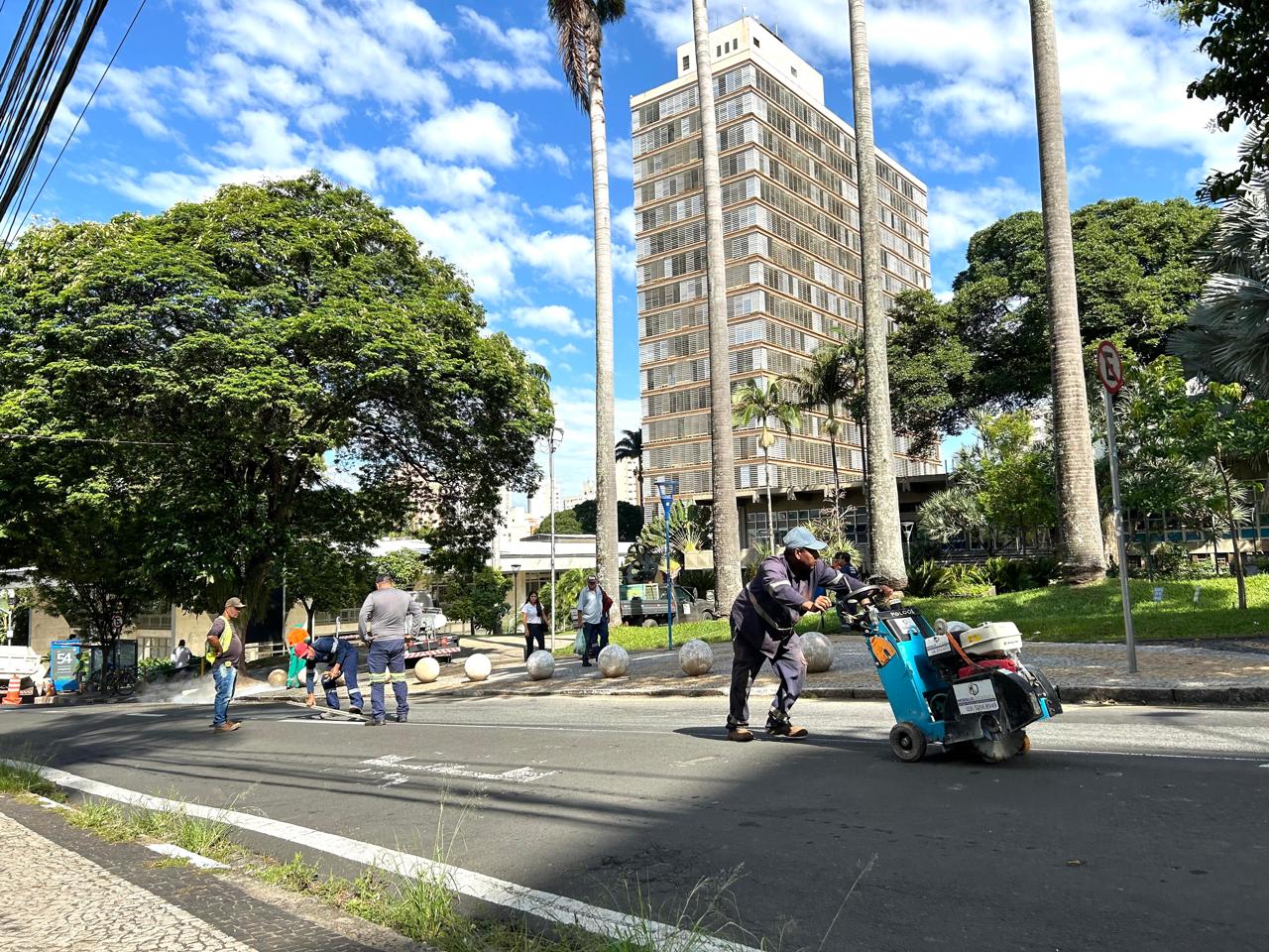 Benjamin Constant tem bloqueio na altura do Paço Municipal para obras em ponto de ônibus 
