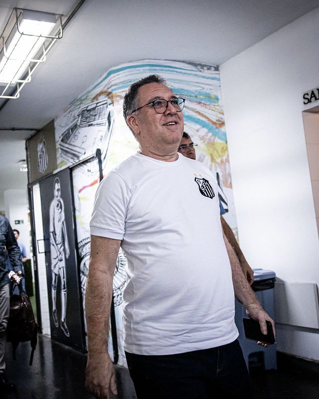 Após confirmação do presidente Marcelo Teixeira, volante Thiago Maia faz exames em Santos
