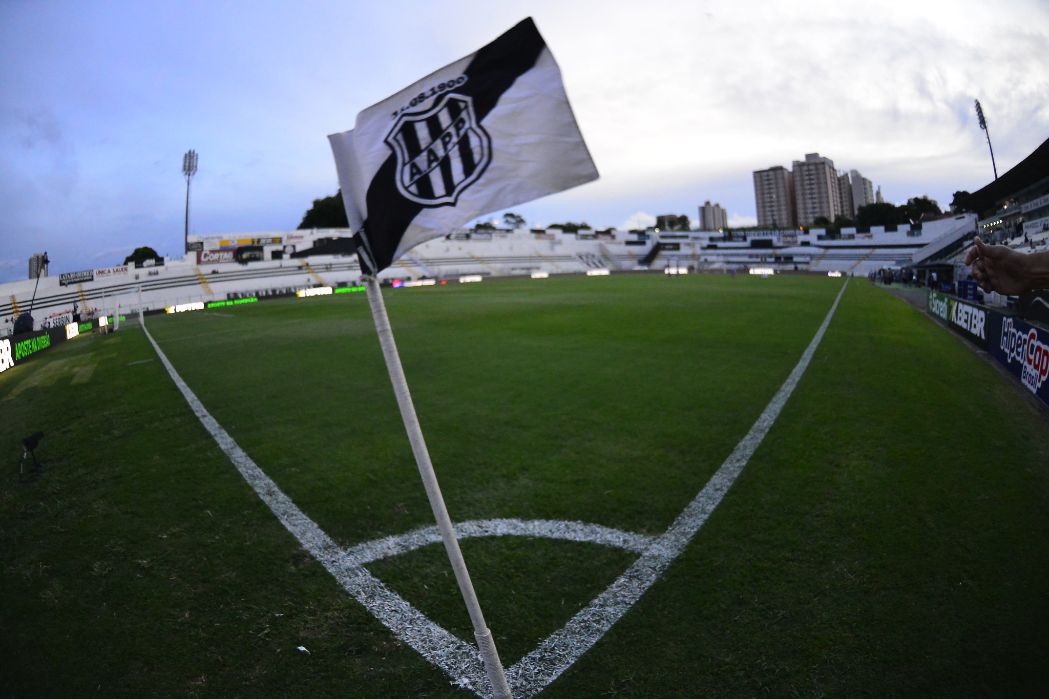 Por atrasos salariais, Ponte Preta é excluída do programa de benefícios da CBF