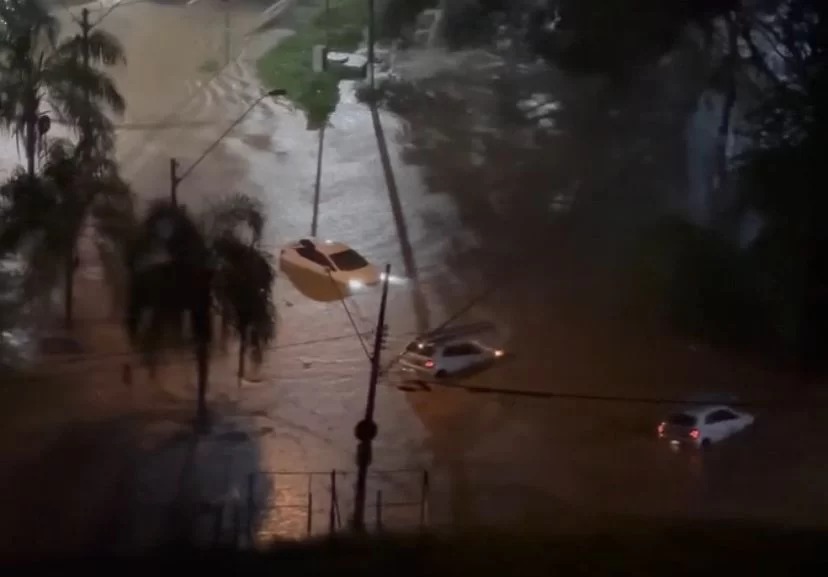 Chuva causa alagamentos em ruas e imóveis de Campinas