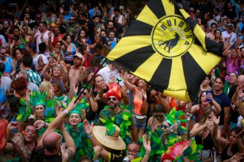 Cordão da Ruidosa retoma tradição do carnaval no coreto da Praça Carlos Gomes