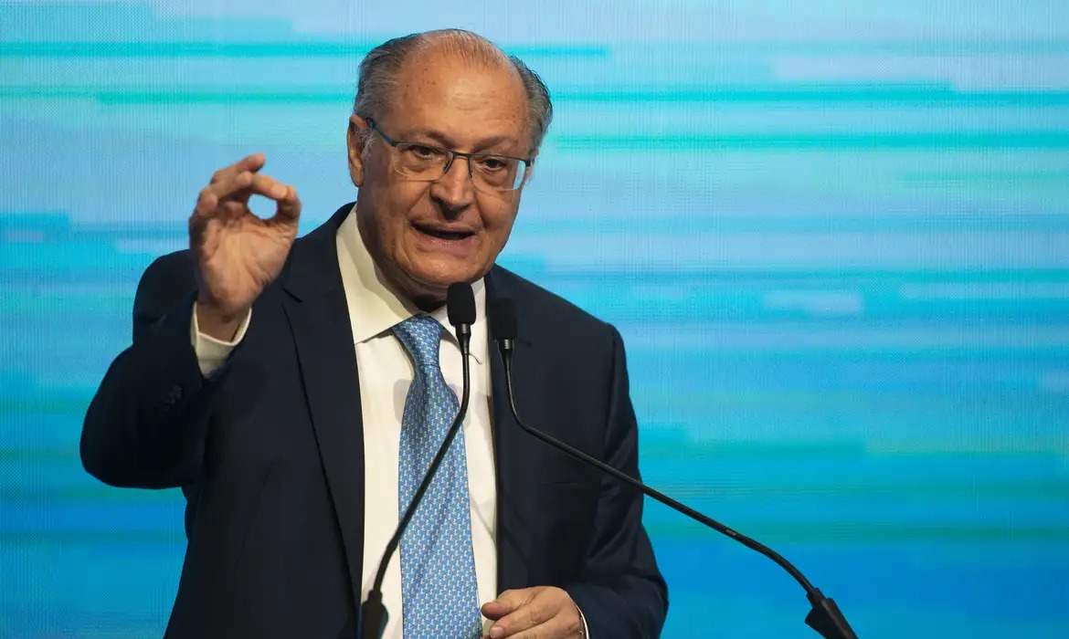 Alckmin afirma que a “democracia sai fortalecida” sobre denúncia contra Bolsonaro