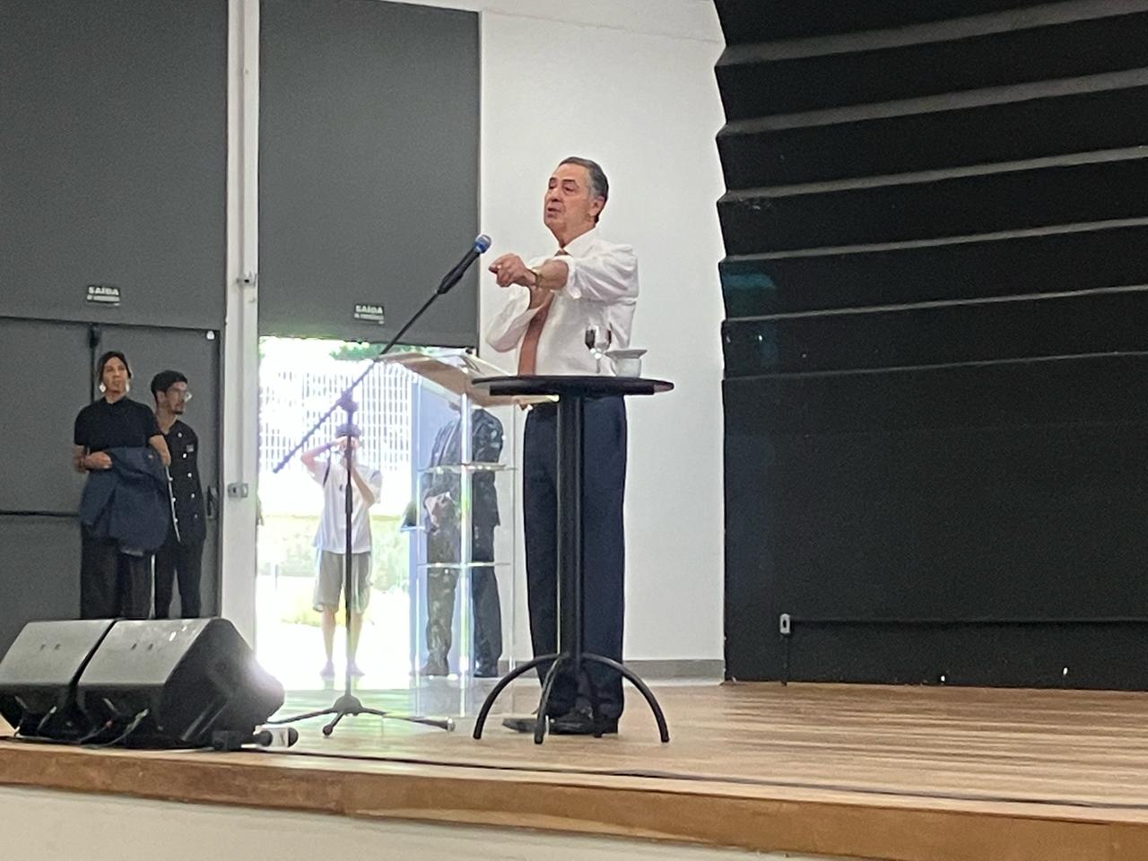 Ministro Barroso palestra para estudantes da rede pública de Campinas