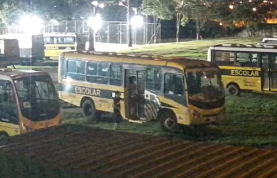 Ônibus escolar de Artur Nogueira é incendiado por vândalos 