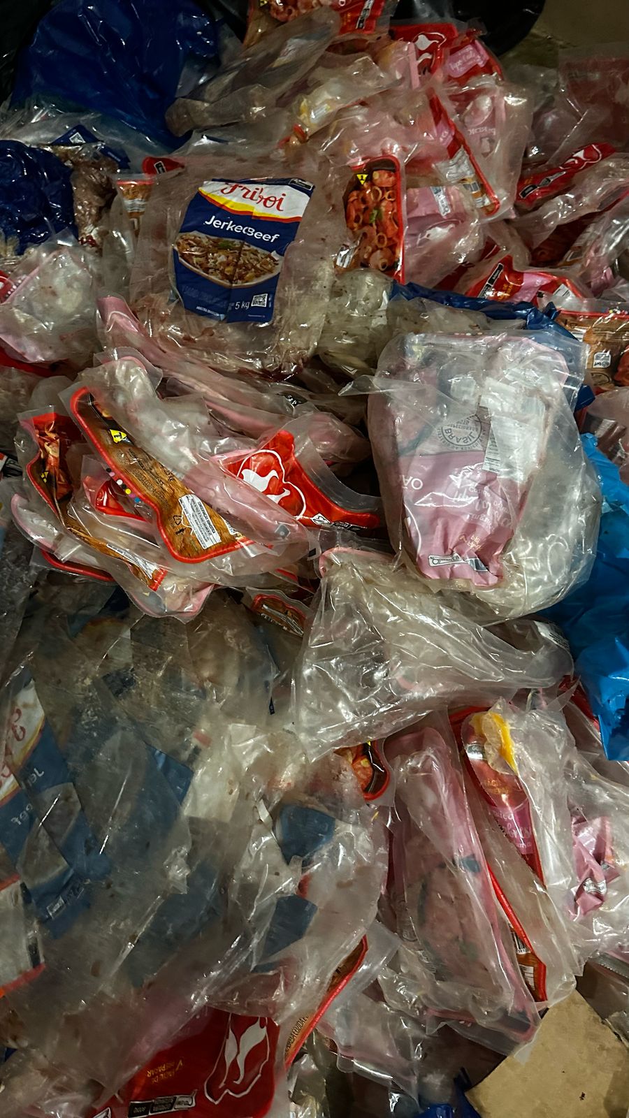 Polícia Civil descobre 3 toneladas de alimentos vencidos à venda em Americana
