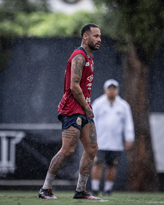 Com Neymar no banco, Santos recebe Botafogo-SP para permanecer na liderança