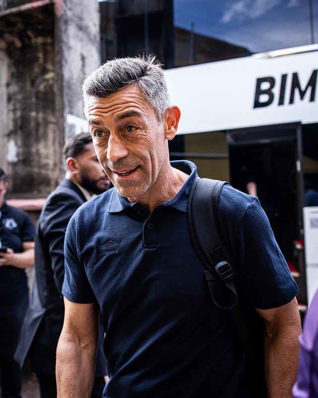 Técnico Pedro Caixinha ganha mais dois reforços para sequência da temporada do Santos