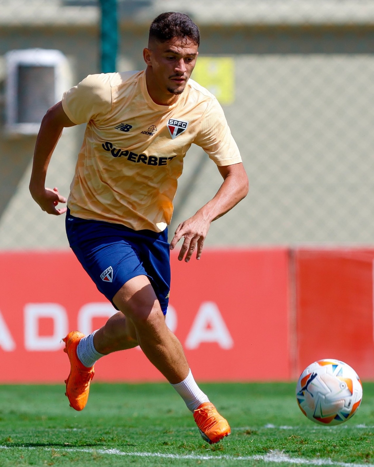 Volante Pablo Maia curte boa fase em retorno ao São Paulo