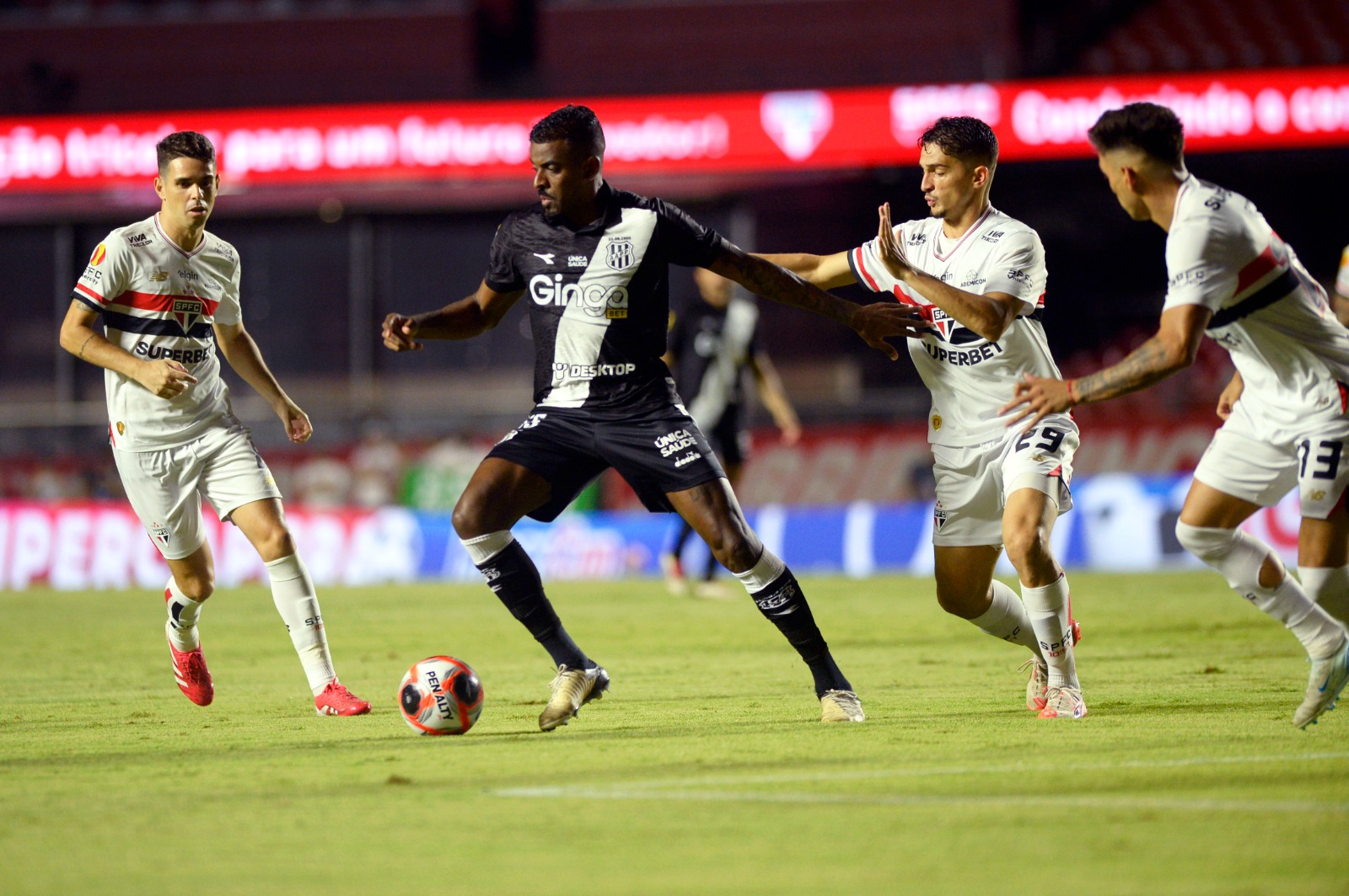 De virada, Ponte Preta vence o São Paulo e fica perto da vaga nas quartas de final do Paulista