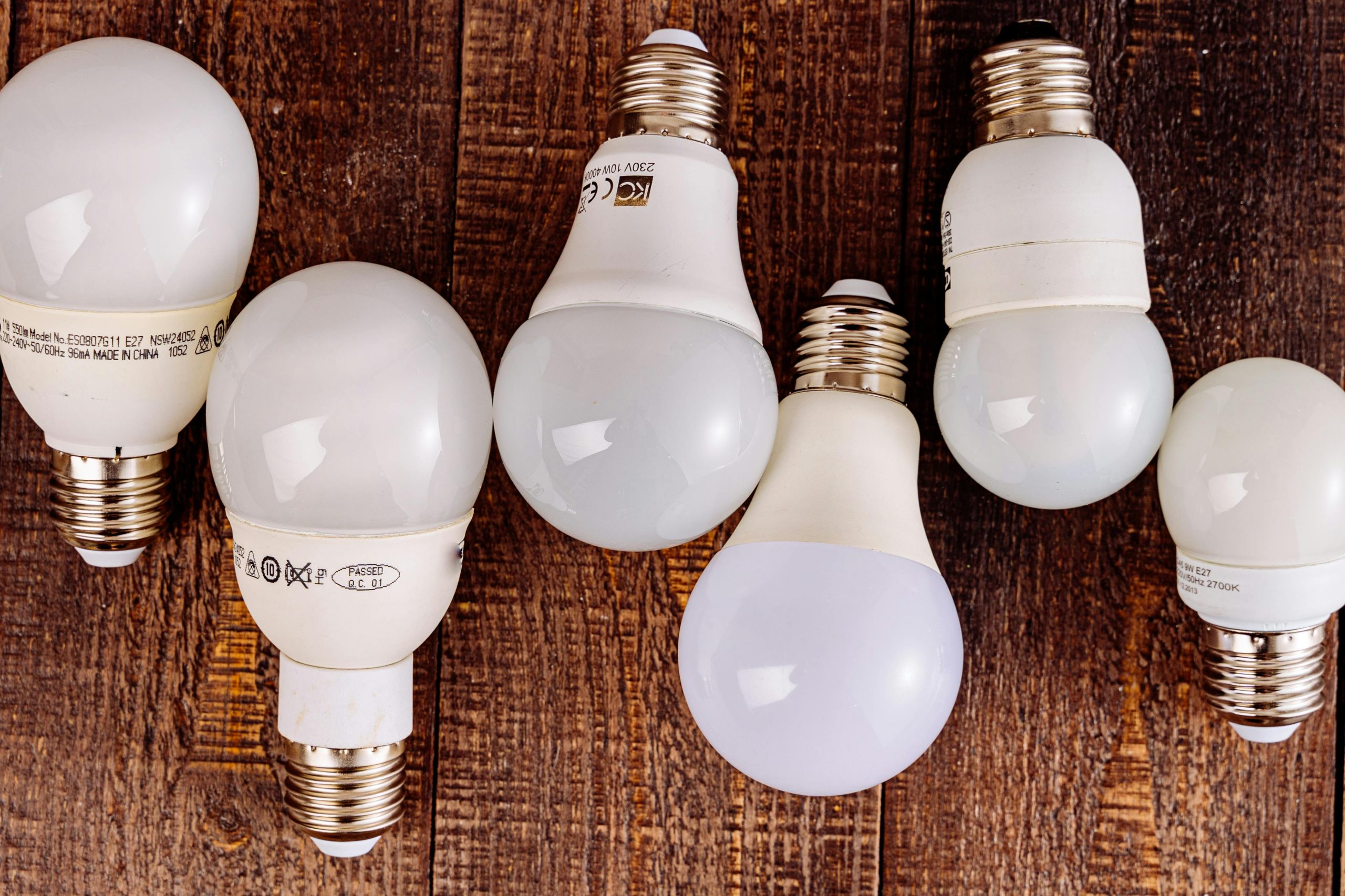 Ação neste sábado troca lâmpadas velhas por modelos de LED gratuitamente