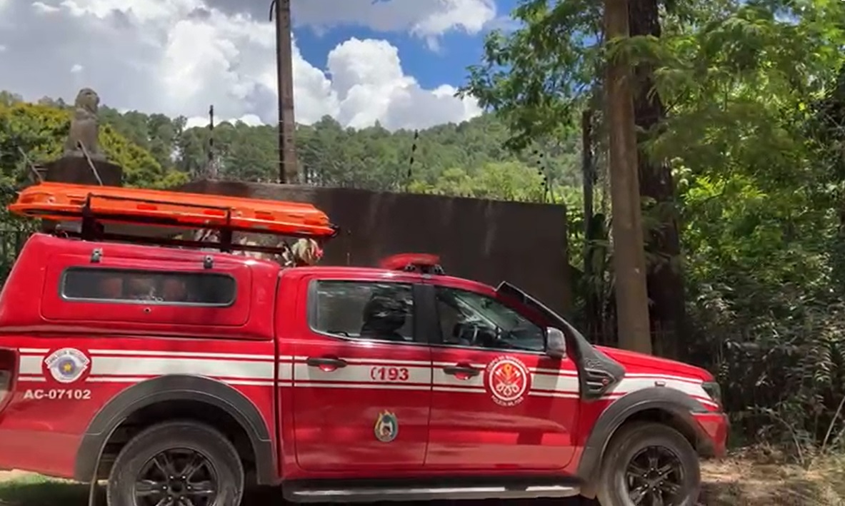 Bombeiros buscam por adolescente que desapareceu em cachoeira de Campinas