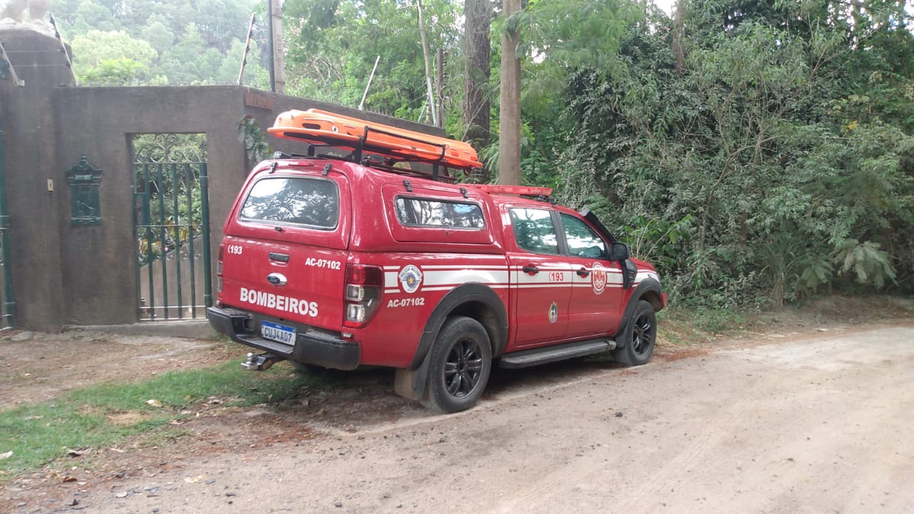 Bombeiros encontram corpo de adolescente que se afogou no Rio Atibaia