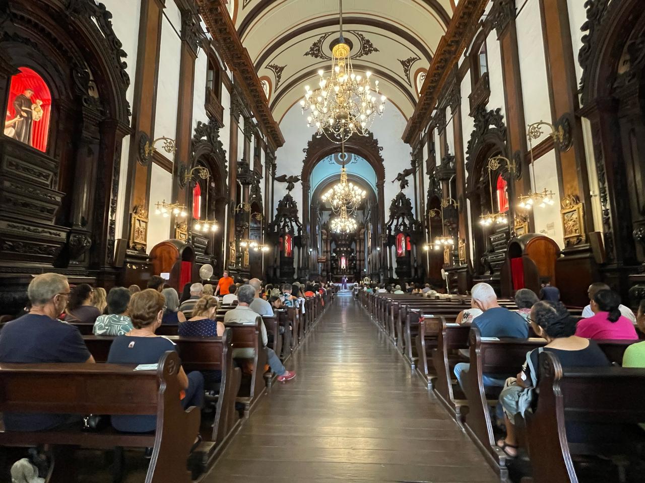 Catedral de Campinas recebe fiéis em celebração da Quarta-feira de Cinzas