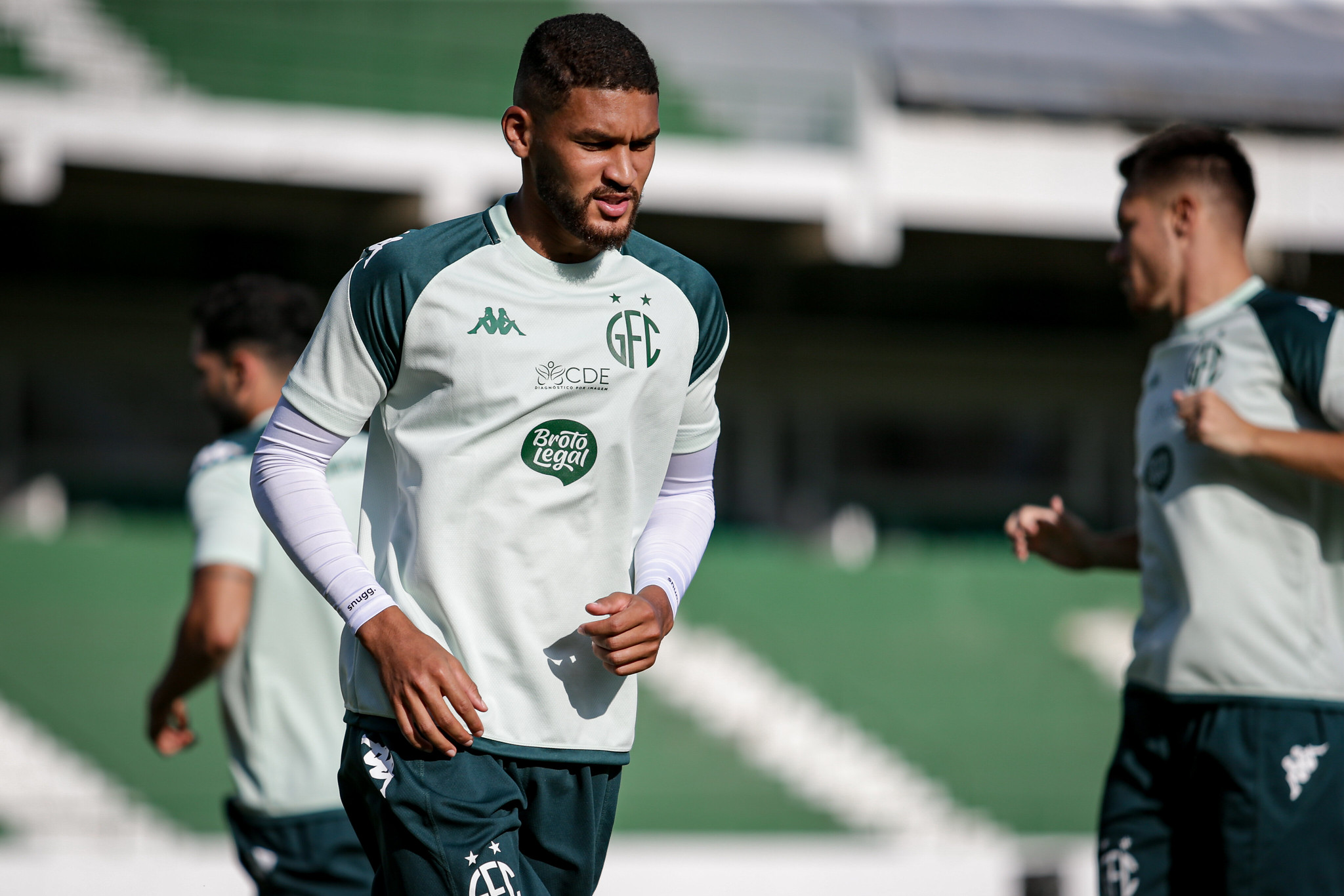 Com bagagem na divisão, zagueiro Raphael fala das dificuldades do Guarani na Série C