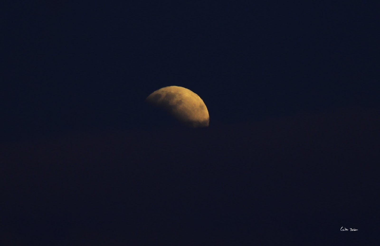 Eclipse lunar total acontece na madrugada desta 6ª feira; evento será visível a olho nu