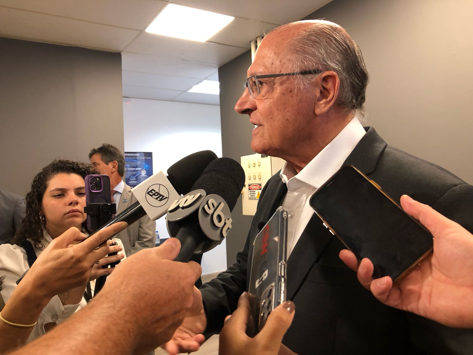 Em Jaguariúna, vice-presidente Alckmin visita multinacional e cita sobre “tarifaço”