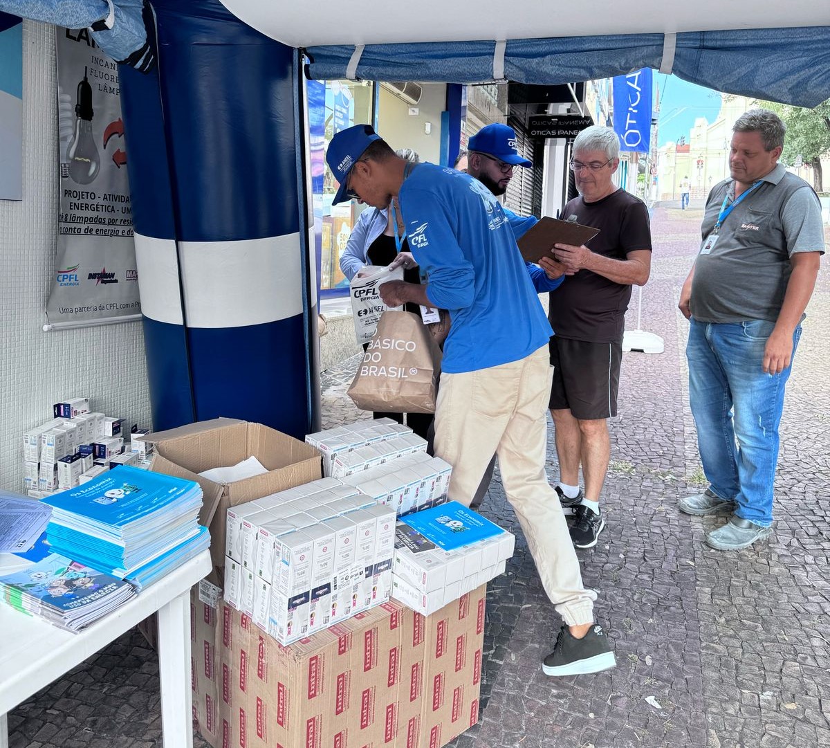 Moradores de Campinas poderão trocar lâmpadas antigas por modelos de led neste sábado
