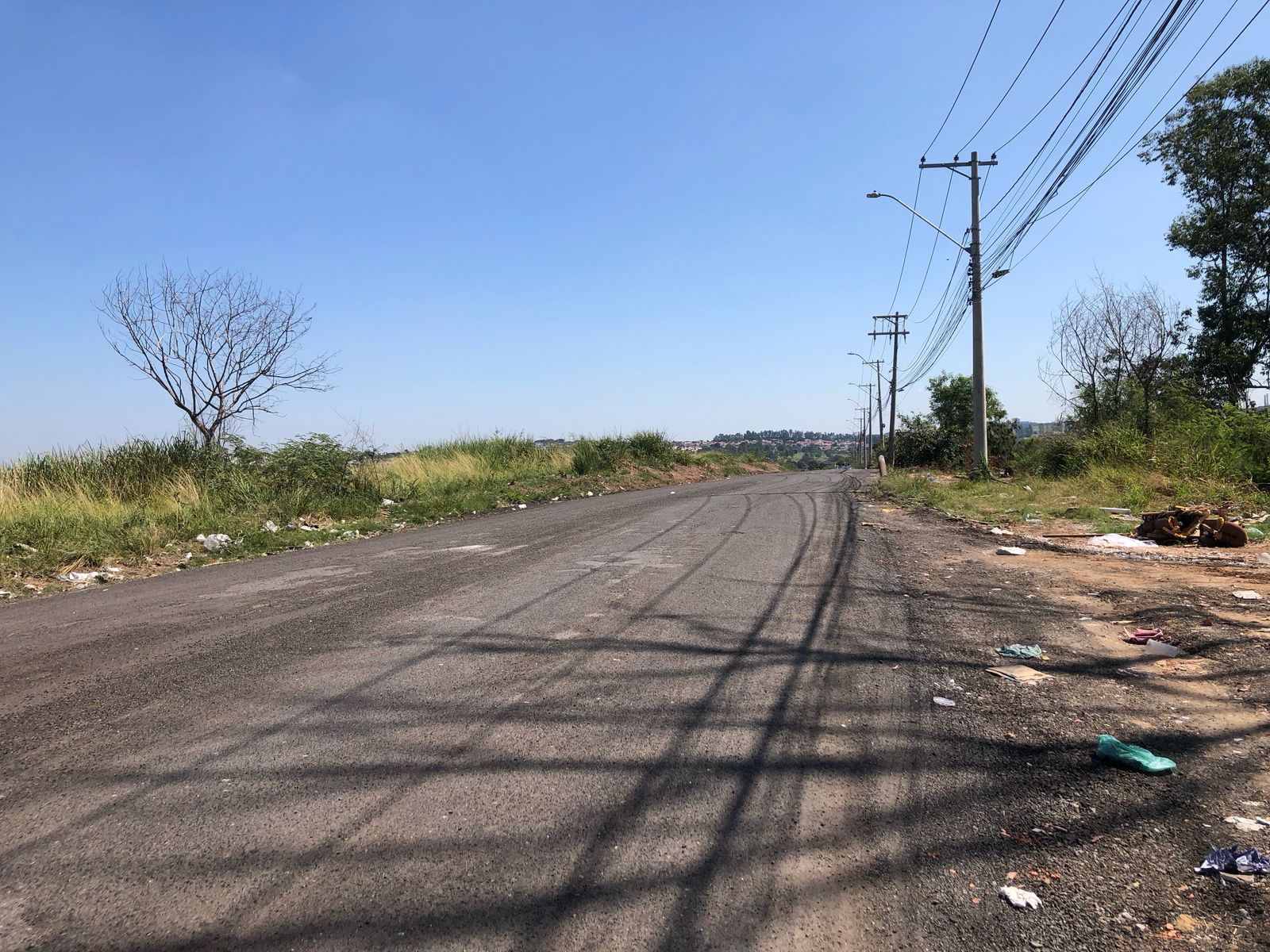 Moradores de Campinas reclamam do lixo e falta de asfalto na Avenida Nelson Ferreira de Souza