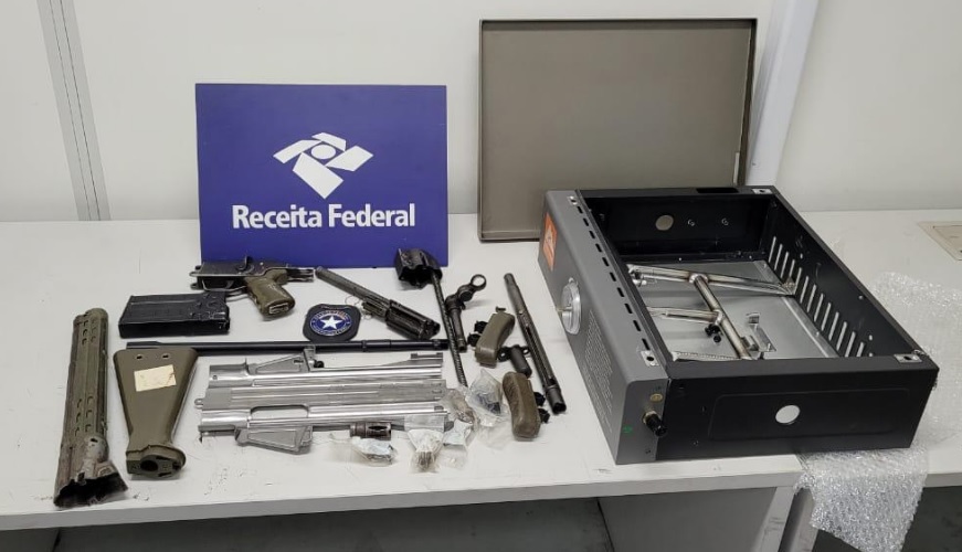 Peças que poderiam montar 30 fuzis são apreendidas no Aeroporto de Viracopos