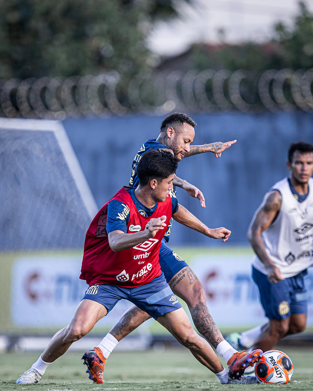 Pedro Caixinha esboça Santos para semifinal contra Corinthians