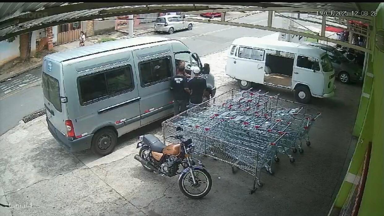 Polícia apreende adolescente após roubo de van no bairro Vida Nova