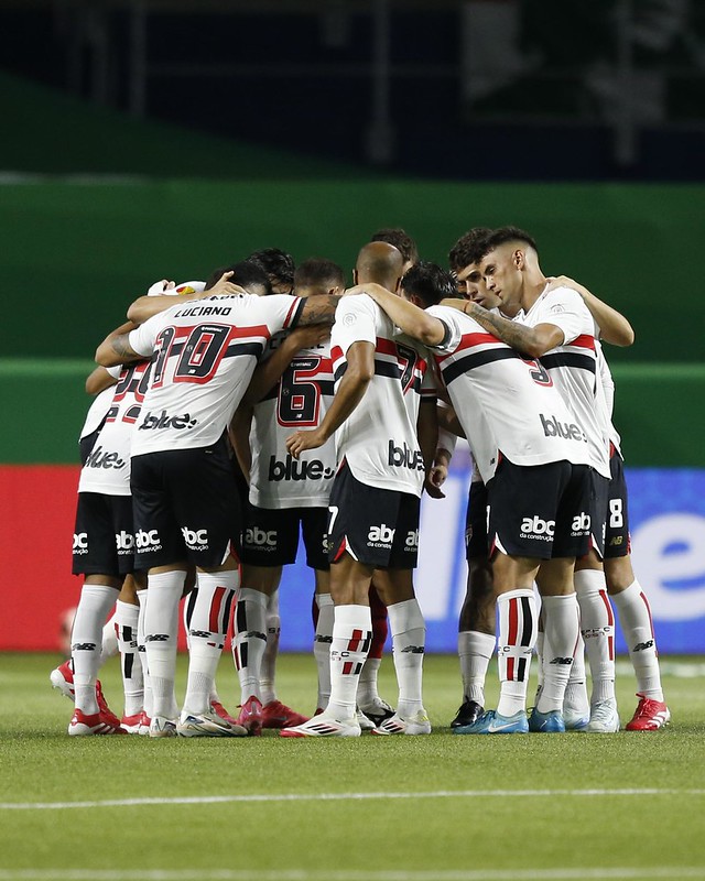 Diretoria do São Paulo considera elenco bom e não deve trazer reforços durante a janela