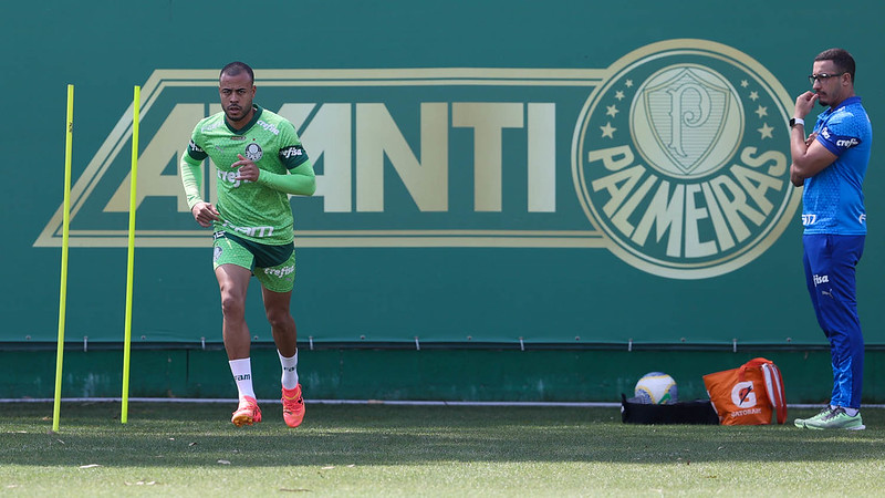 Abel Ferreira está próximo de contar com Mayke e Murilo no Palmeiras