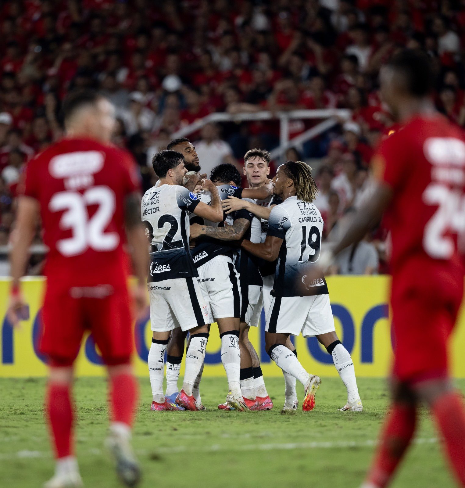 Após empate, elenco do Corinthians ganha elogios do técnico Ramon Díaz