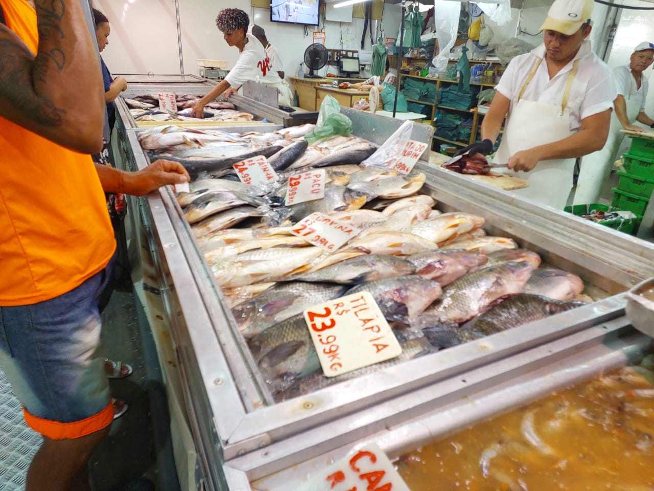 Às vésperas da Sexta-Feira Santa, tilápia e sardinha lideram vendas no Mercado Municipal de Campinas