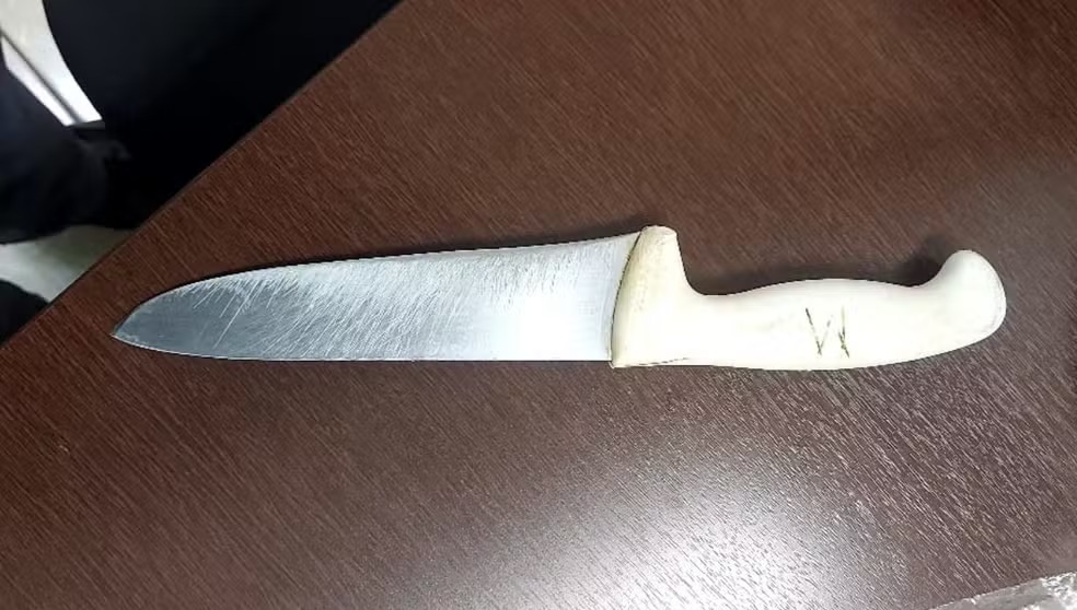 Bebê sofre traumatismo craniano após pai manter família em cárcere privado e agredir esposa