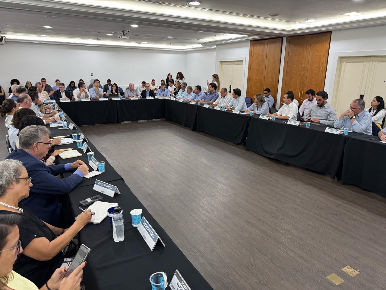 Estado reúne municípios da RMC para discutir gestão integrada de resíduos