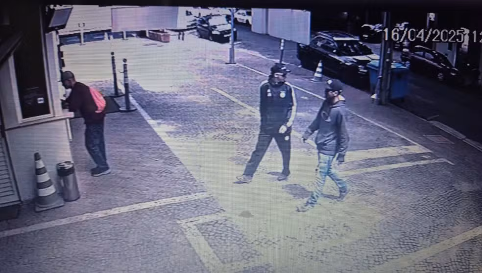 Criminosos roubam carros de estacionamento no Cambuí em Campinas