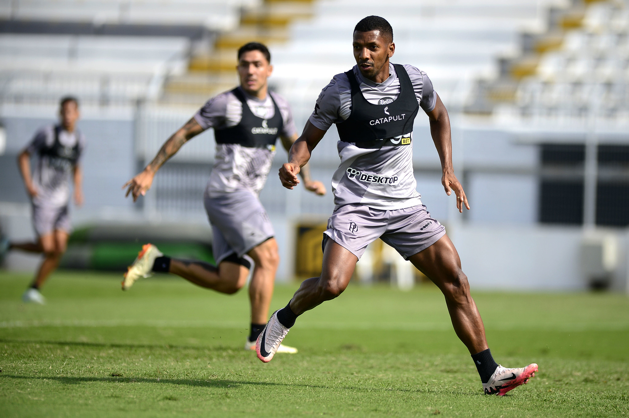 Jean Dias é advertido por expulsão na Copa do Brasil e fica liberado para duelo contra o Confiança