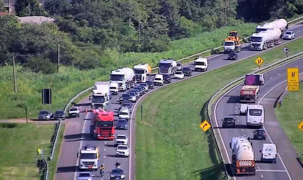 Motorista fica ferido após sofrer convulsão ao volante e bater veículo em rodovia 
