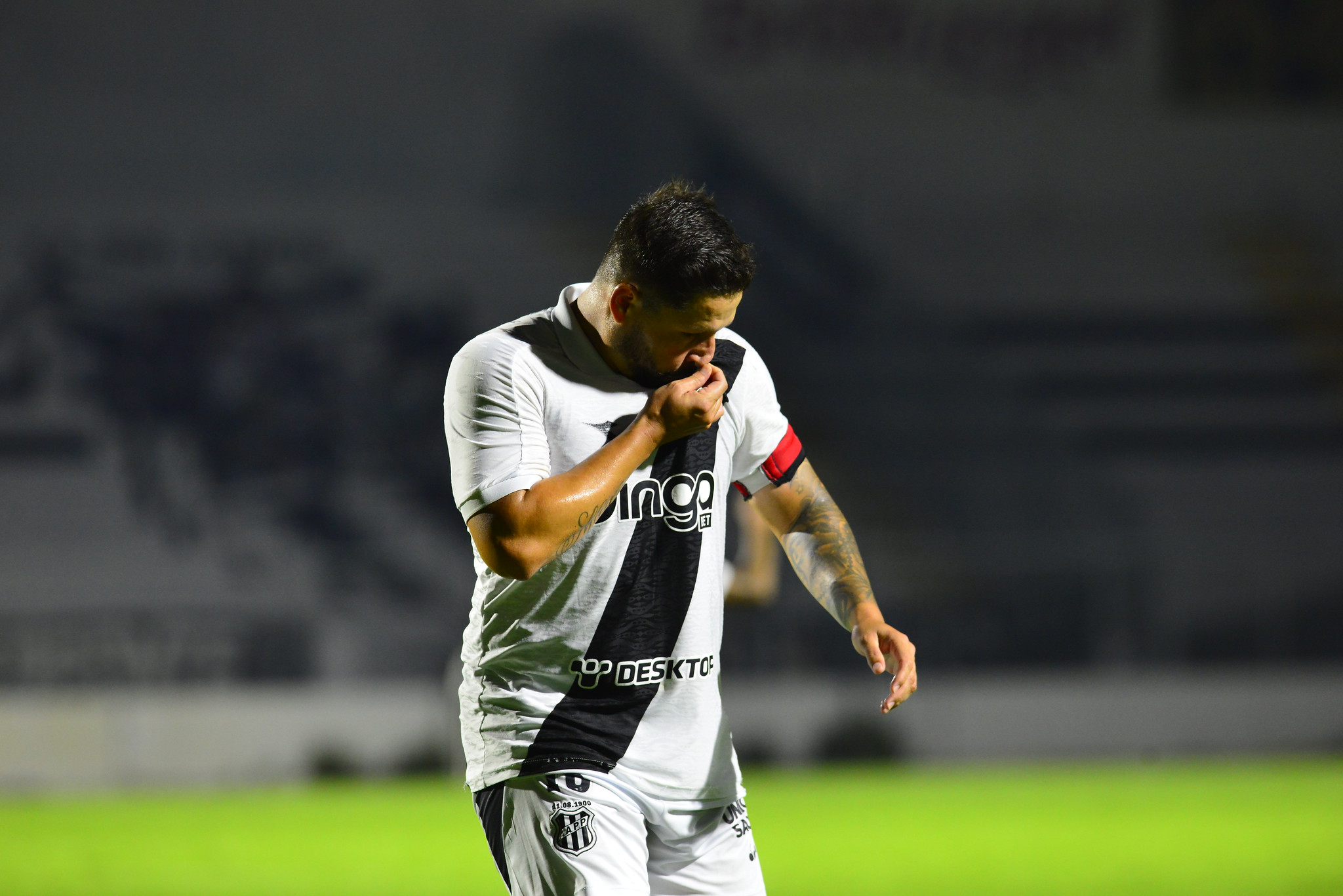 Destaque da Ponte Preta, Elvis participou de seis dos sete gols marcados na Série C