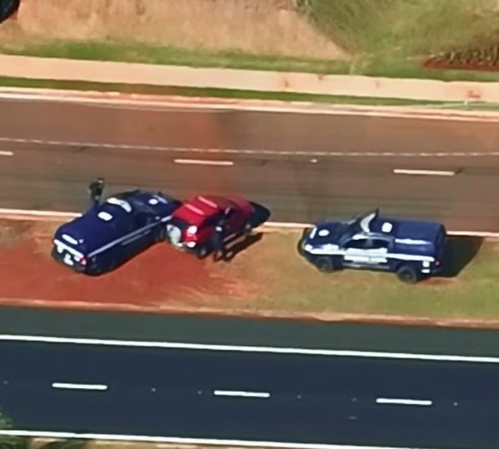 Dupla é presa após aplicar golpe em caixa eletrônico;  veja vídeo
