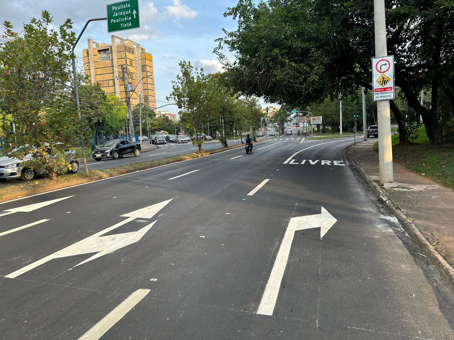 Prefeitura de Piracicaba começa a implantar faixas livres à direita