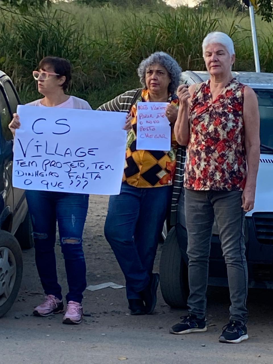 Moradores protestam e cobram construção do novo Centro de Saúde Village 