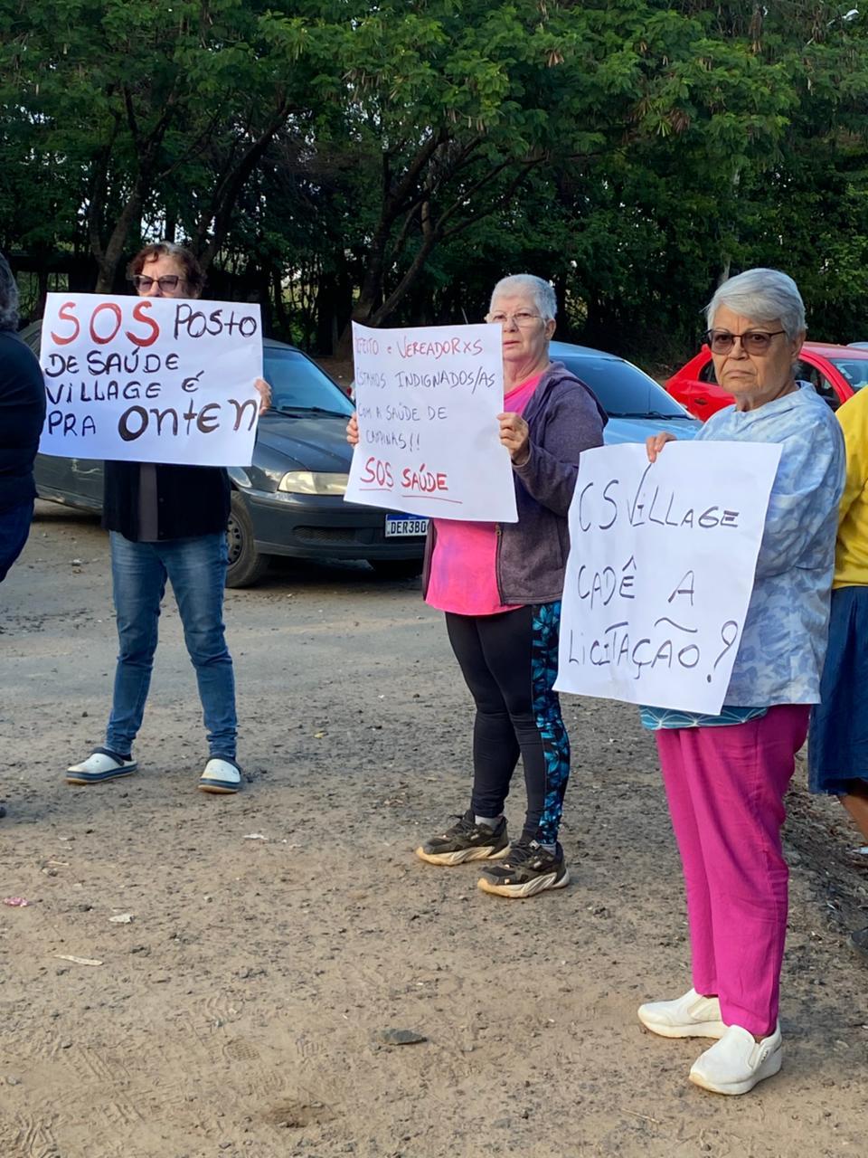 Moradores protestam e cobram construção do novo Centro de Saúde Village 