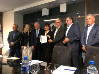 Nina Bertelli assume presidência da ACIC