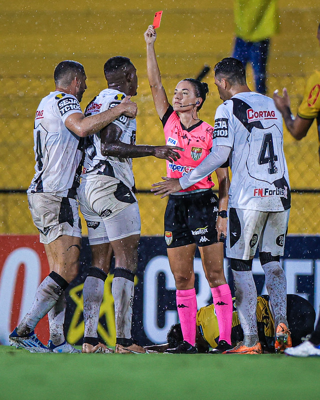 Ponte Preta liga o sinal de alerta para excesso de expulsões na Série C