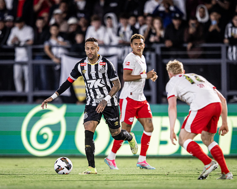 Em amistoso, Neymar diz que só vai falar sobre permanência após 12 de junho