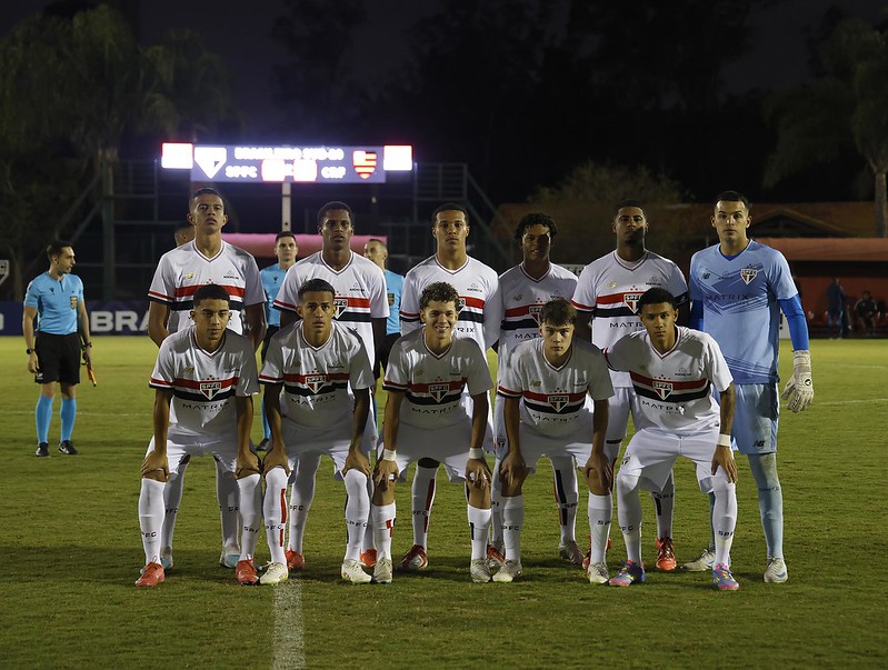 Contra o assédio de outros clubes, São Paulo anuncia renovações com joias da base