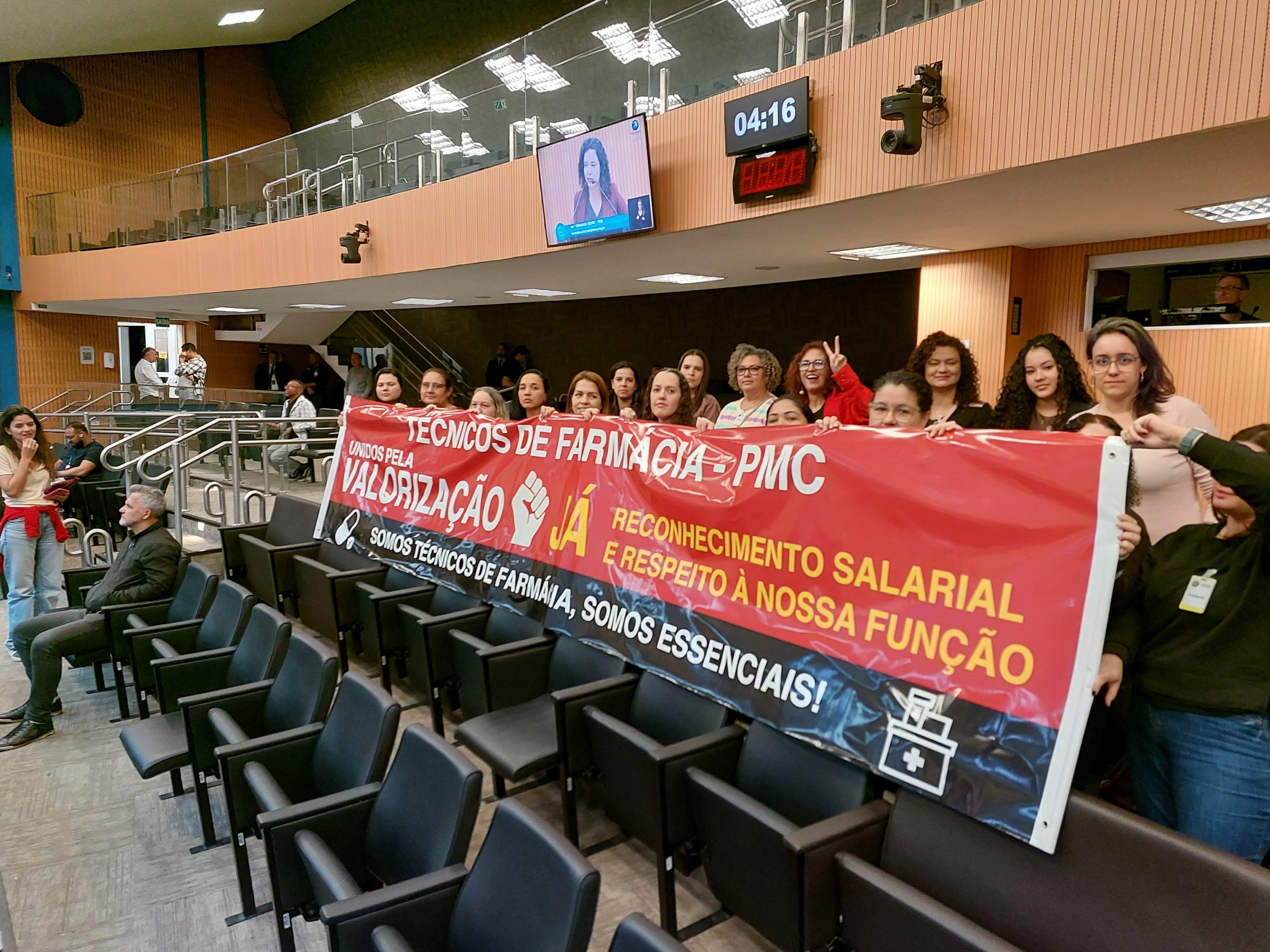 Técnicas de farmácia de Campinas cobram valorização na Câmara Municipal