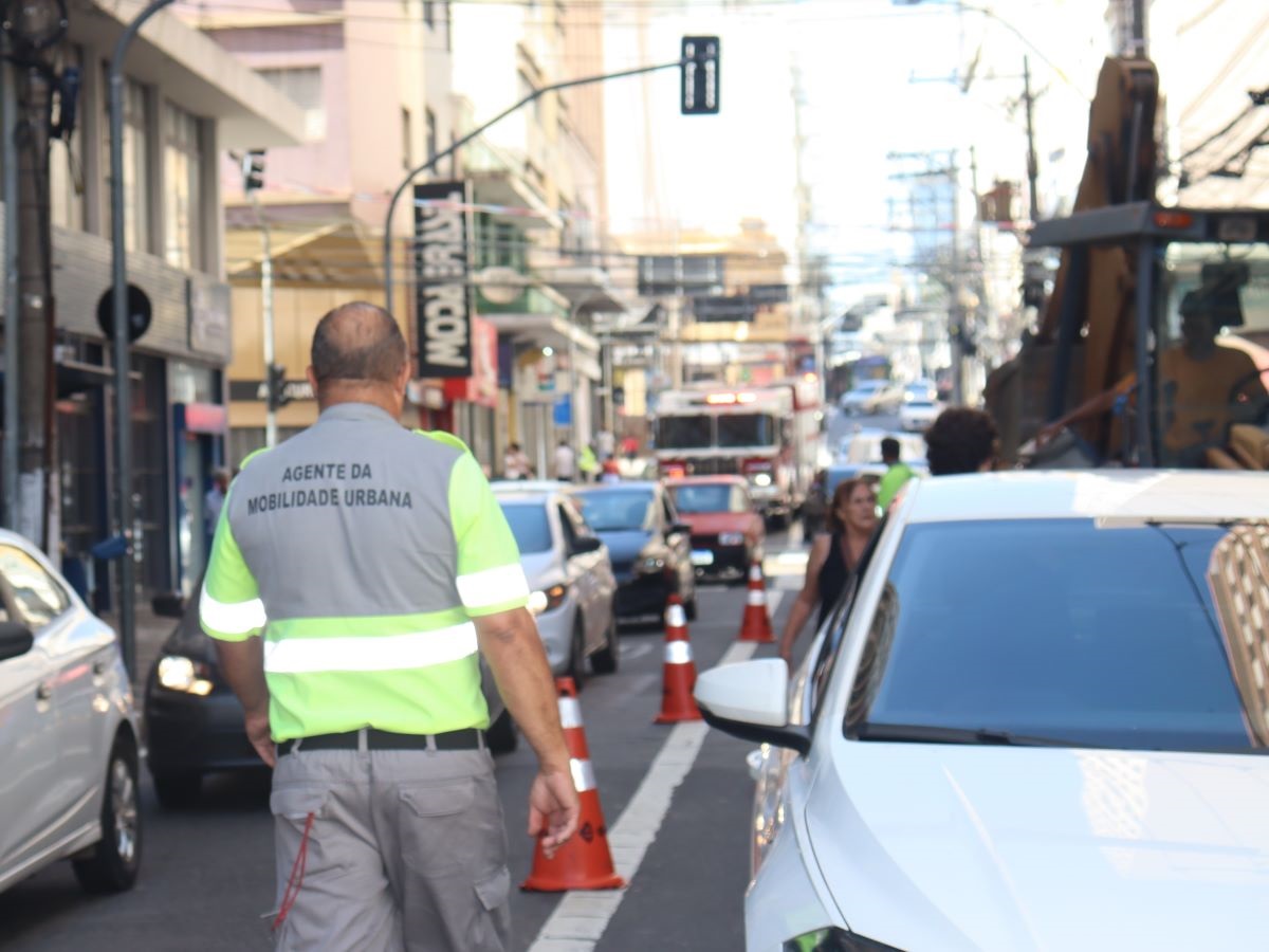 Trecho da rua Regente Feijó tem bloqueio nesta quinta-feira (22)