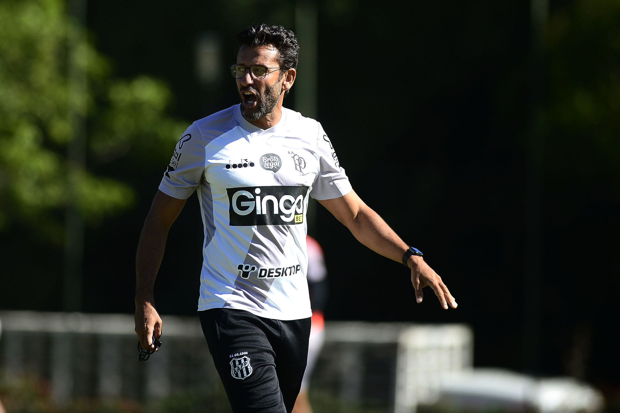 Ponte Preta anuncia saída do técnico Alberto Valentim e confirma que já tem novo treinador