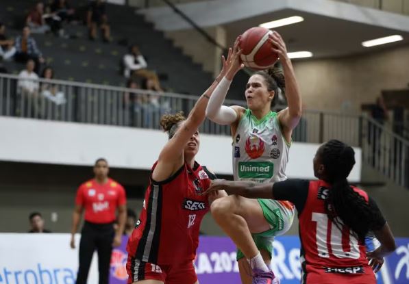 Após vitória contra Araraquara, Unimed Campinas Basquete encerra primeira fase da LBF contra o Mesquita